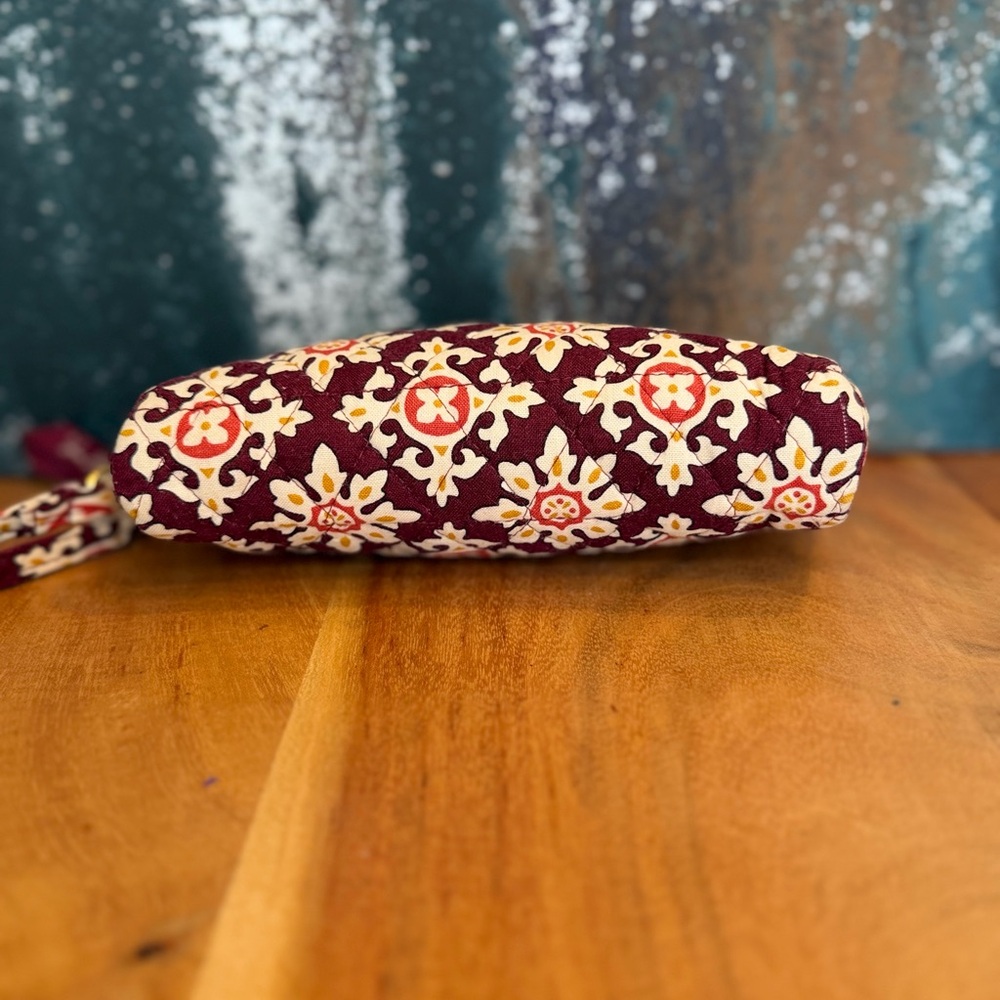 Vera Bradley Vintage  RETIRED 2006 Medallion Wristlet - Picture 4 of 11
